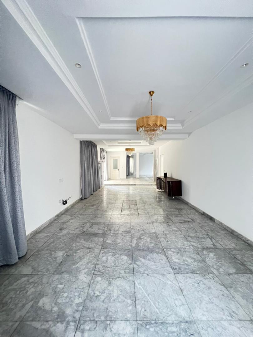 WhatsApp Image 2025-12-12 at 00.56.00