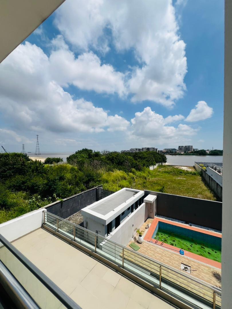 WhatsApp Image 2025-12-12 at 00.56.05